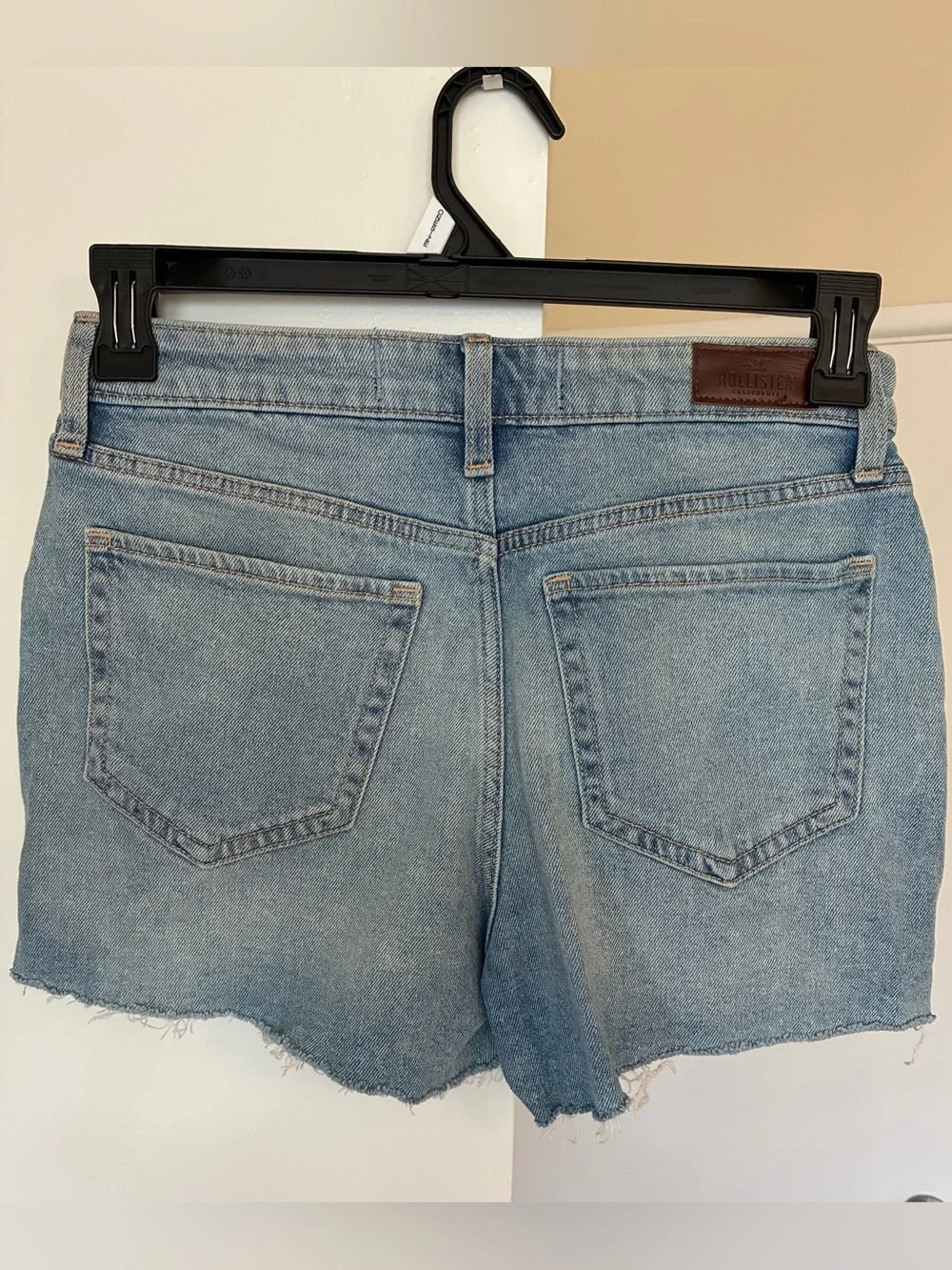 Hollister Ultra High Rise Mom Blue Denim Cutoff Shorts Patchwork Pockets sz 3